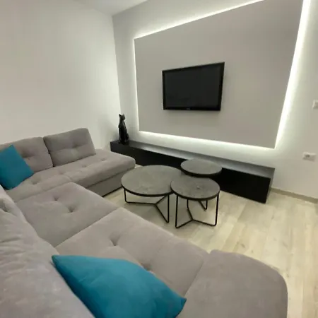 White 2 - Luxury * Velipojë