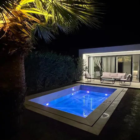 Villa White 2 - Luxury Velipojë